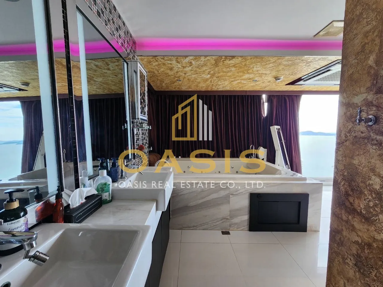 Special price, beautiful penthouse with unique style