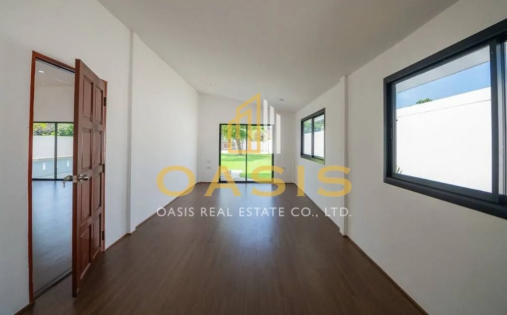 Spacious house with a large garden at a great price