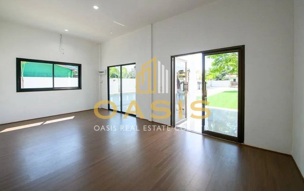 Spacious house with a large garden at a great price