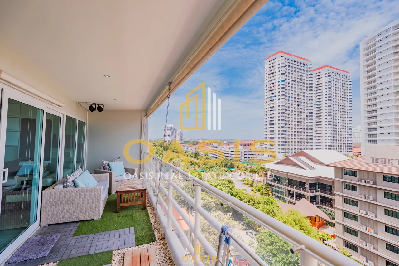 Modern 2 bed in View Talay 5c right at the beach with breathtaking sea views