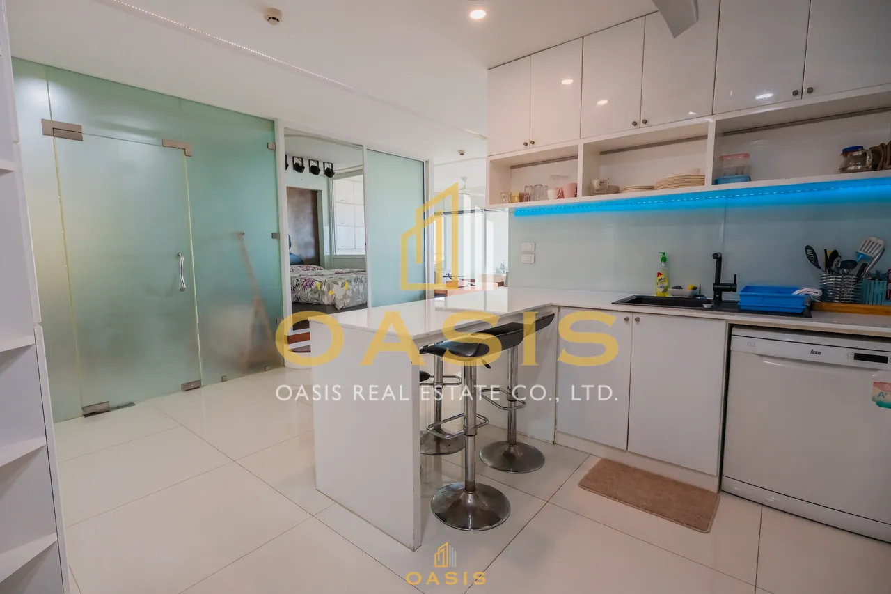 Modern 2 bed in View Talay 5c right at the beach with breathtaking sea views