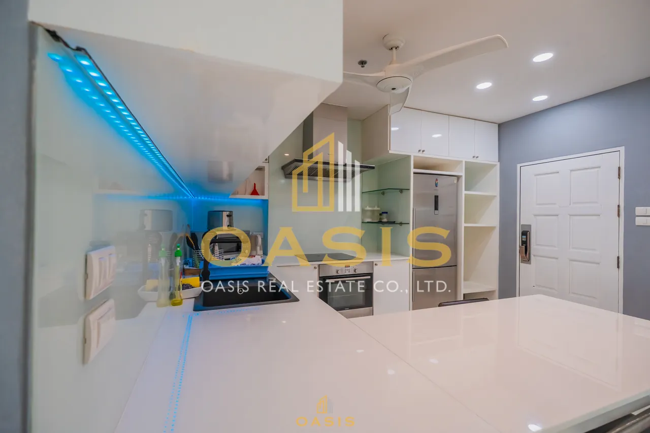 Modern 2 bed in View Talay 5c right at the beach with breathtaking sea views