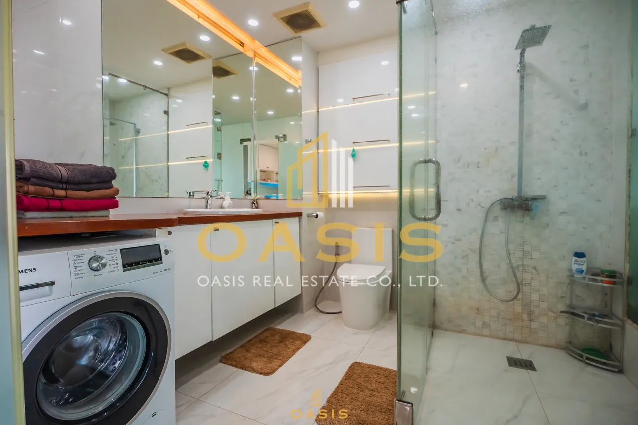 Modern 2 bed in View Talay 5c right at the beach with breathtaking sea views