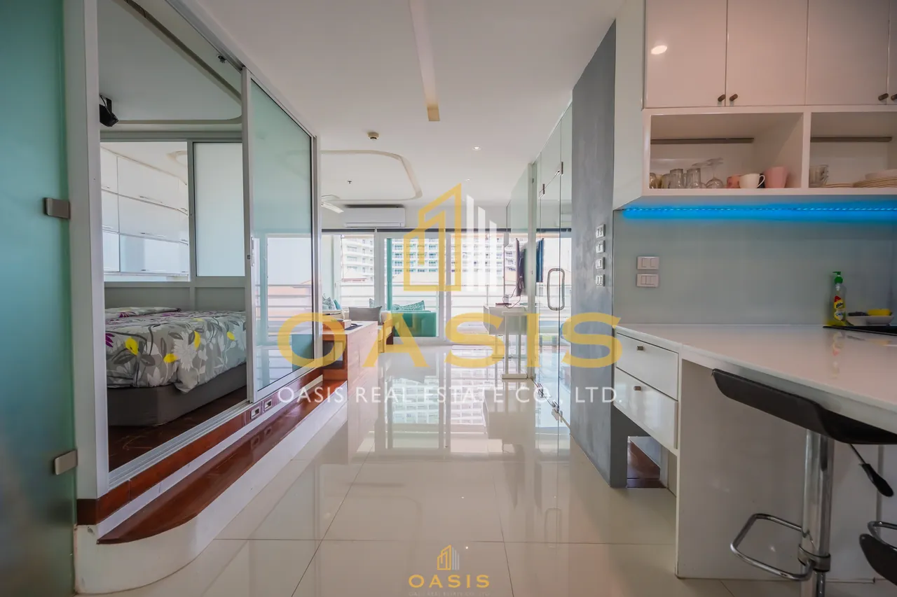 Modern 2 bed in View Talay 5c right at the beach with breathtaking sea views