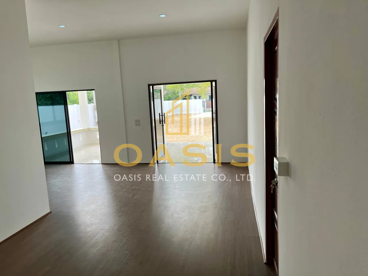 Spacious house with a large garden at a great price