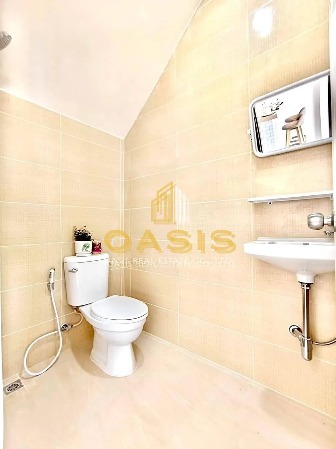 Good price for a modern townhouse, ready to move in...