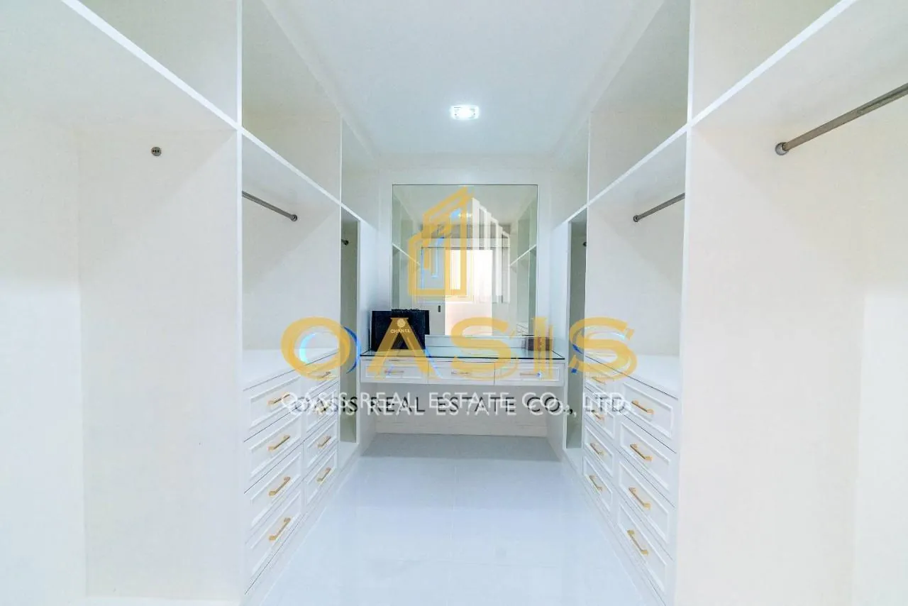 Mountain Views and partial Sea views