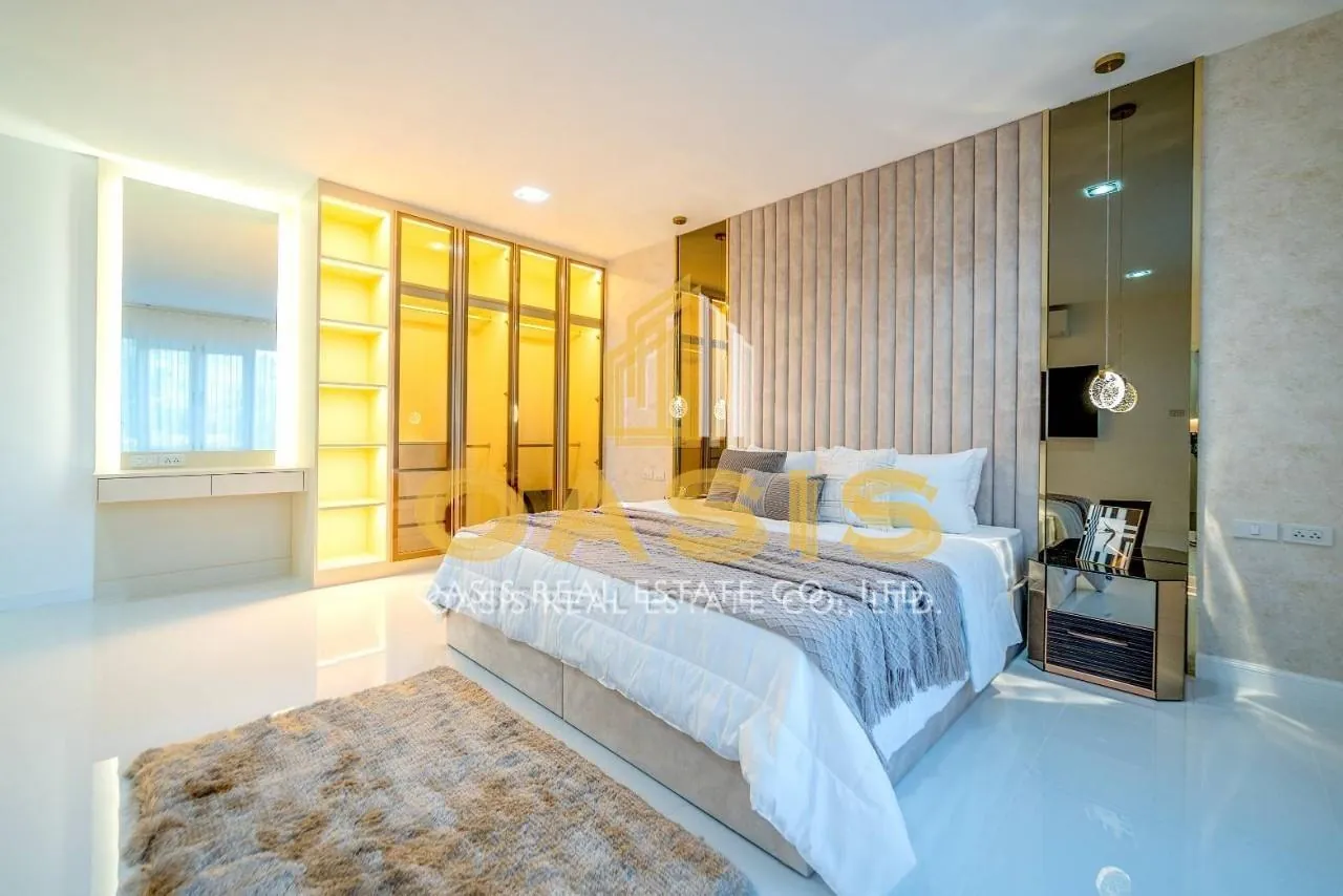 Mountain Views and partial Sea views