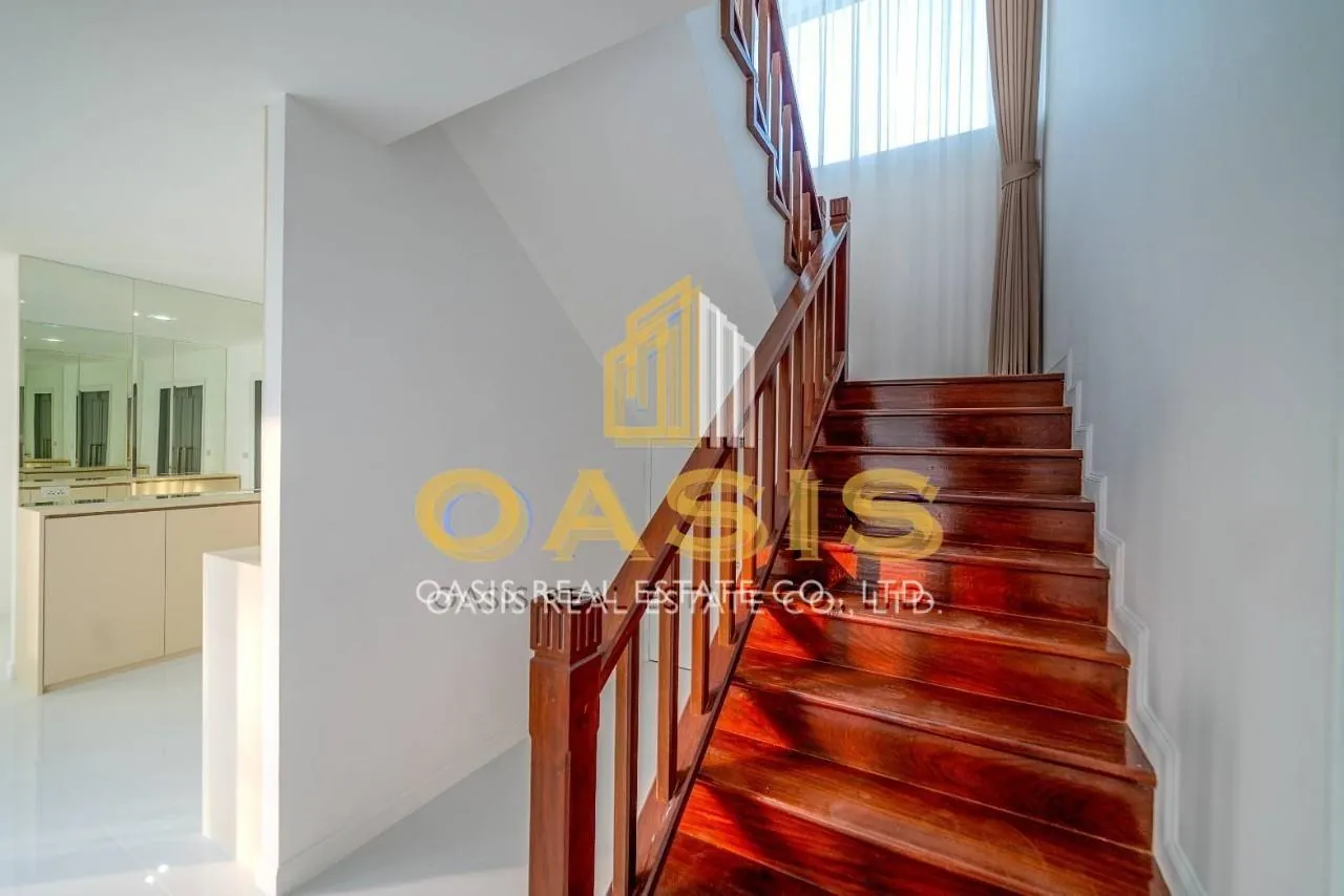 Mountain Views and partial Sea views