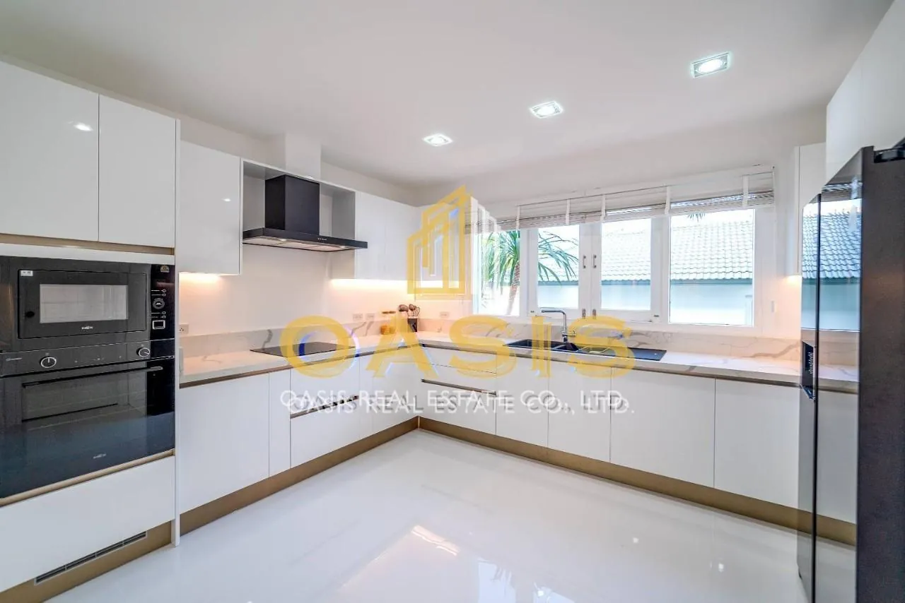 Mountain Views and partial Sea views