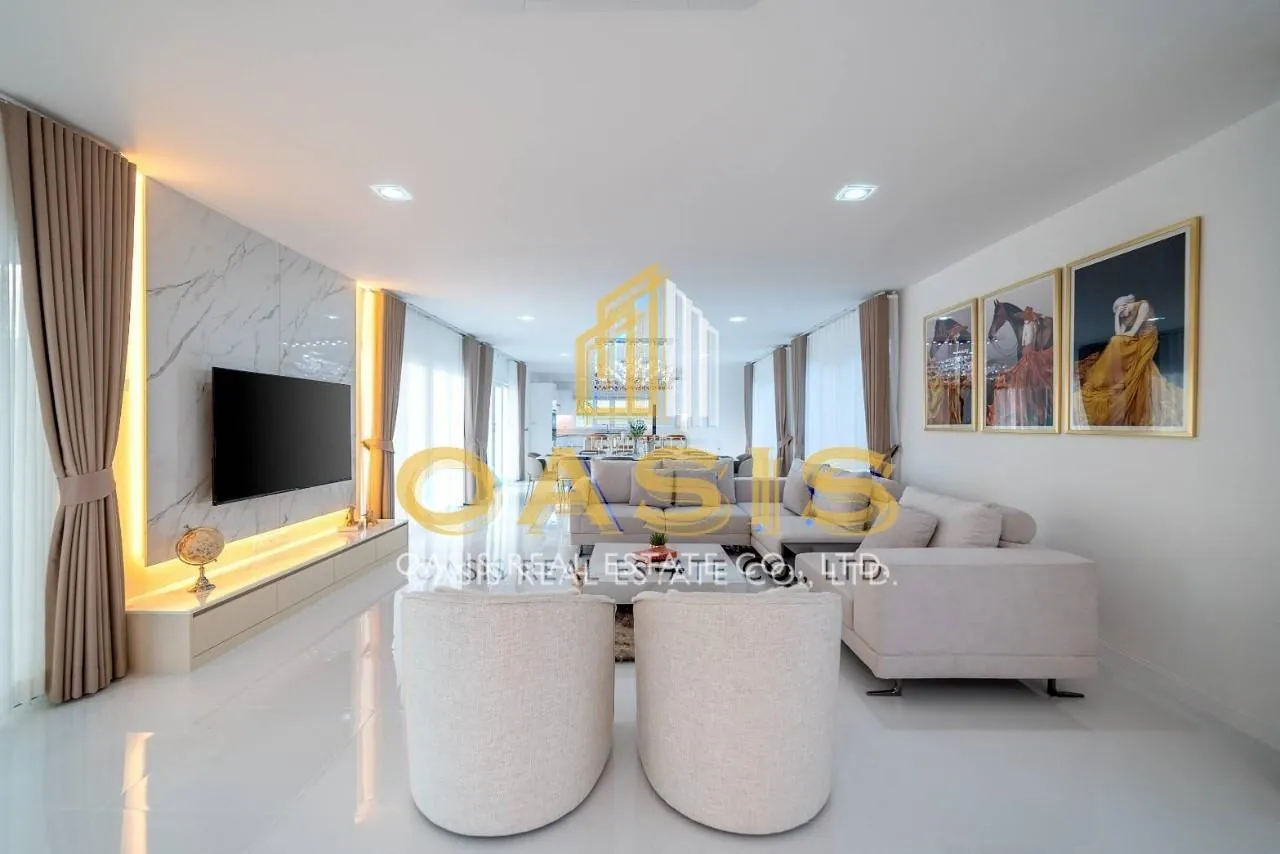 Mountain Views and partial Sea views