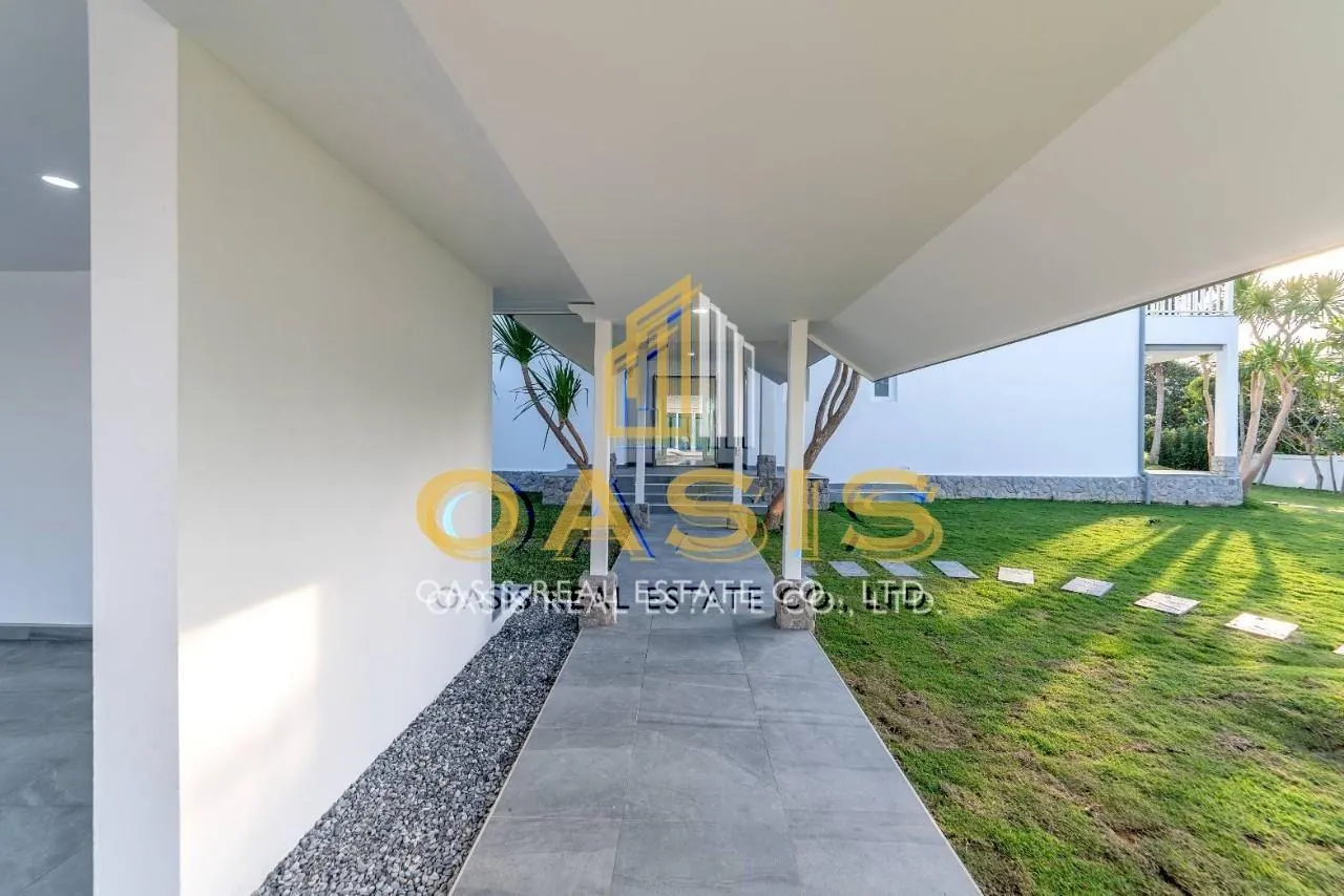 Mountain Views and partial Sea views