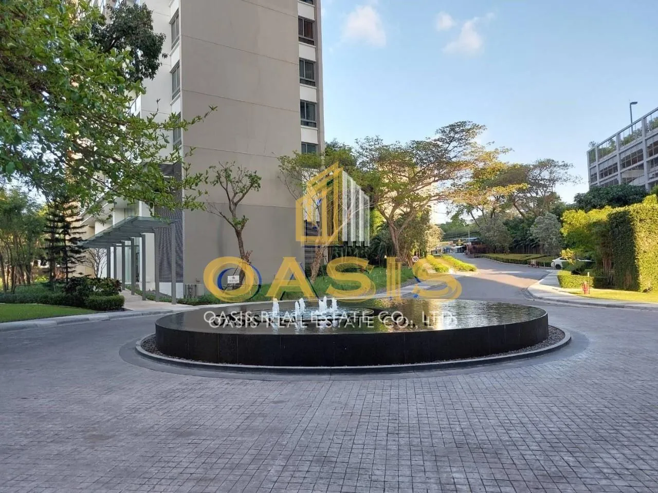 Northpoint ,Discover your dream home in a condo that combines luxury with stunning views !!