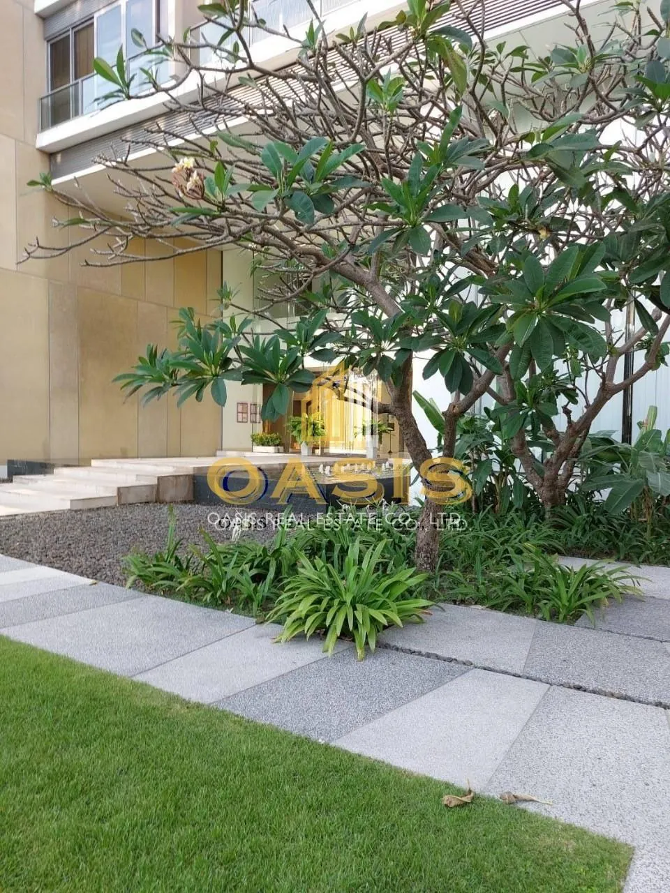 Northpoint ,Discover your dream home in a condo that combines luxury with stunning views !!