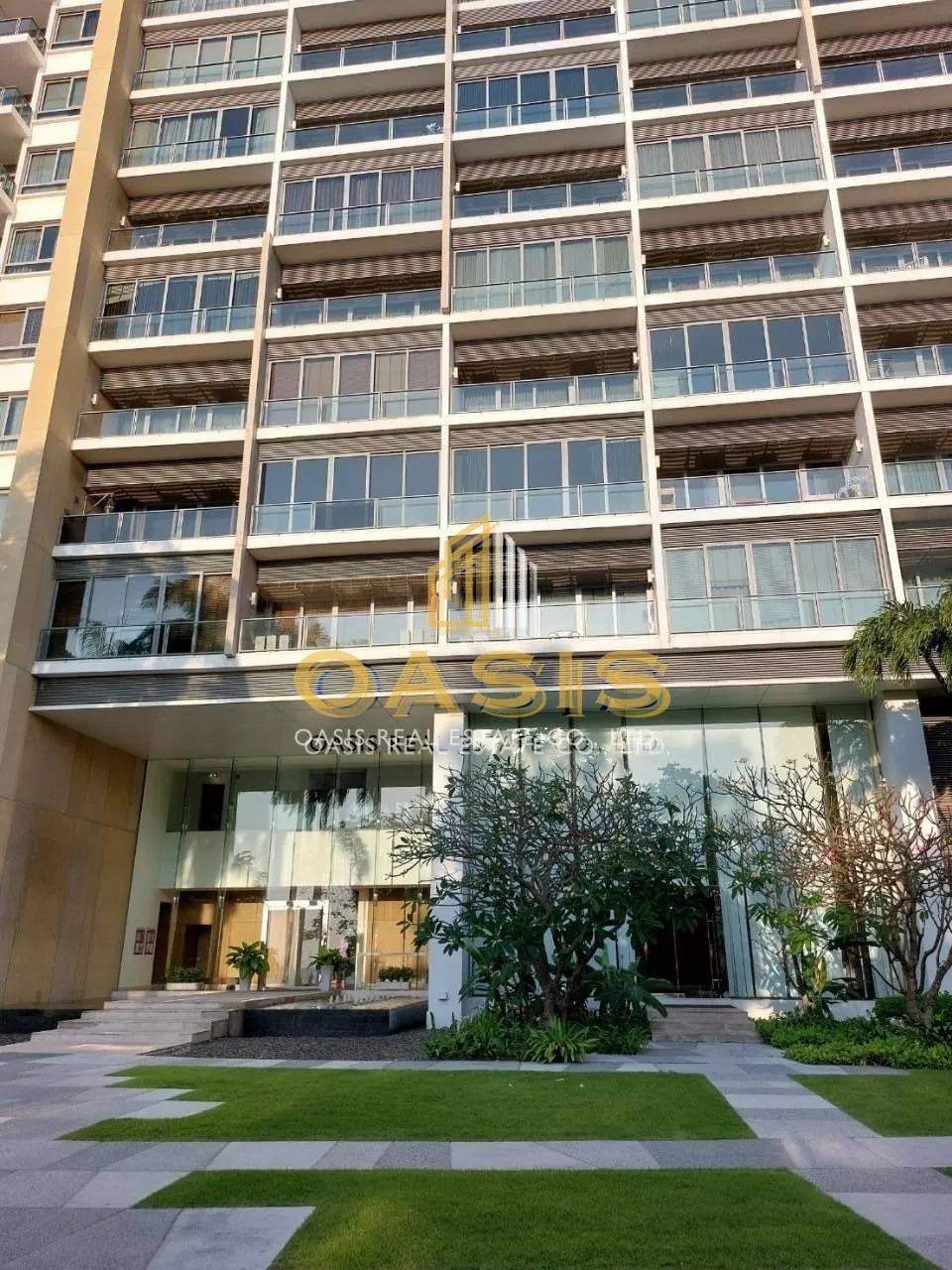 Northpoint ,Discover your dream home in a condo that combines luxury with stunning views !!