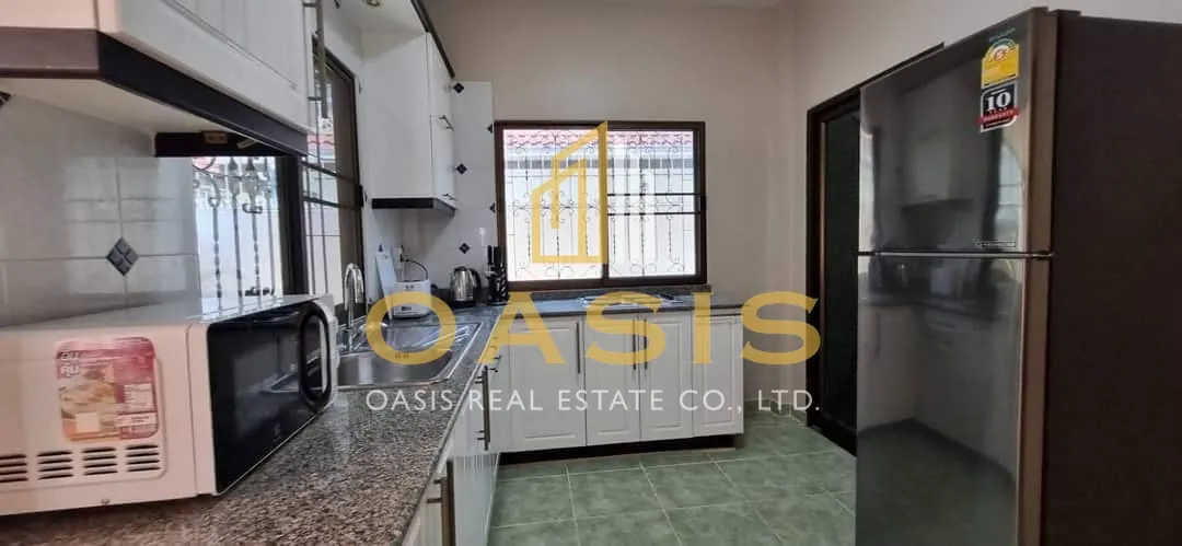 Beautiful house with a hot price that comes with a spacious living area
