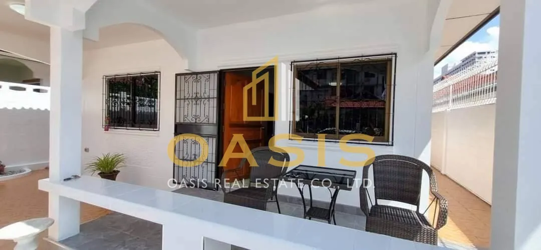 Beautiful house with a hot price that comes with a spacious living area