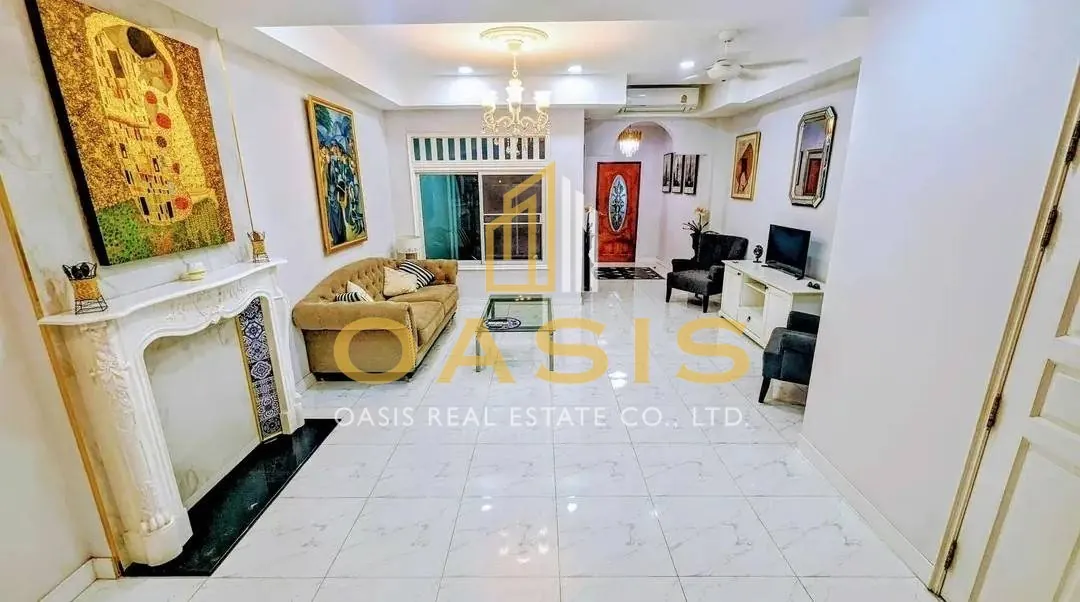 Luxury 4Bedroom Townhouse for Sale in Pratumnak Hill – 600m from the Beach!