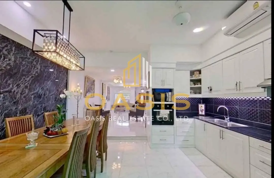 Luxury 4Bedroom Townhouse for Sale in Pratumnak Hill – 600m from the Beach!