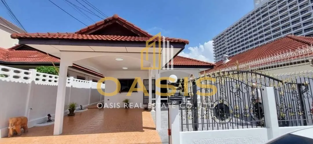 Beautiful house with a hot price that comes with a spacious living area