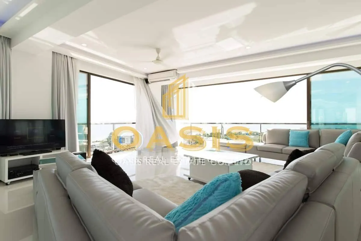 Luxury 300 sqm penthouse with beautiful sea views on Pratumnak Hill