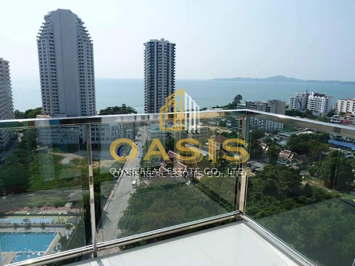 Luxury 300 sqm penthouse with beautiful sea views on Pratumnak Hill