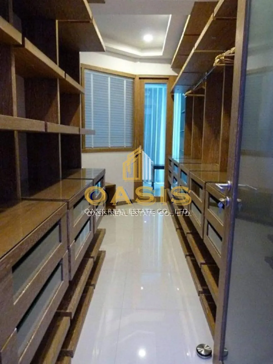 Luxury 300 sqm penthouse with beautiful sea views on Pratumnak Hill