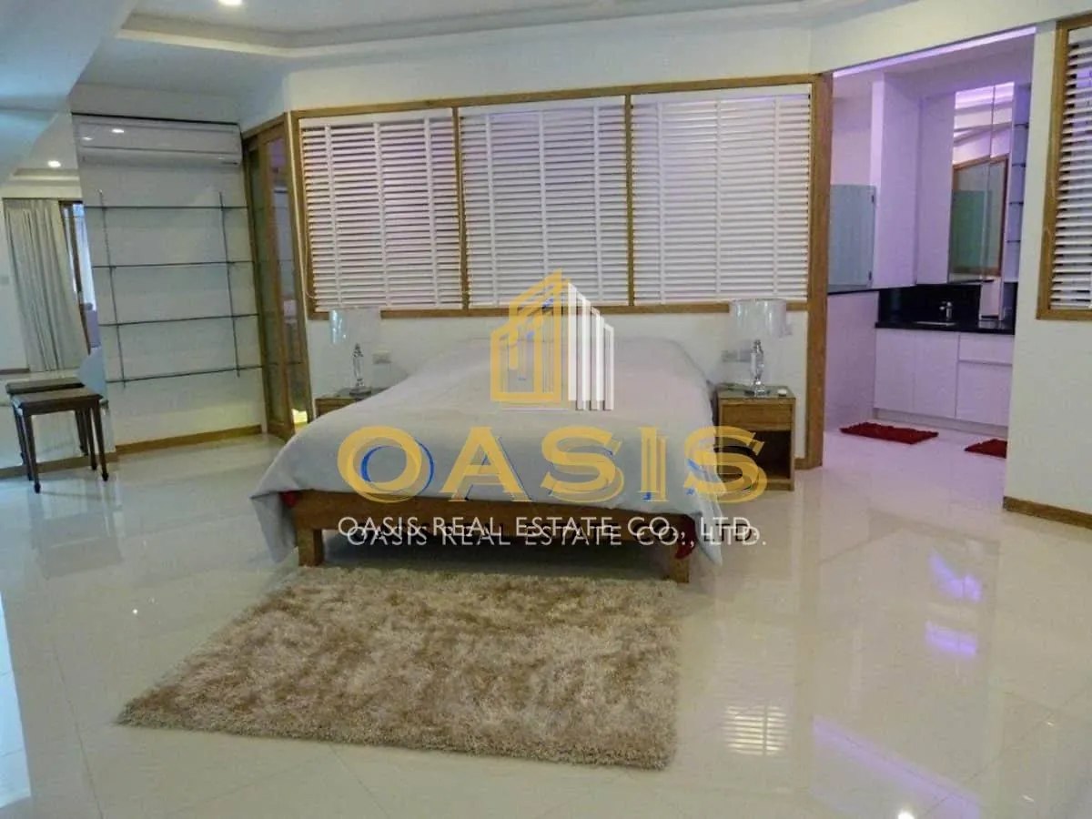 Luxury 300 sqm penthouse with beautiful sea views on Pratumnak Hill