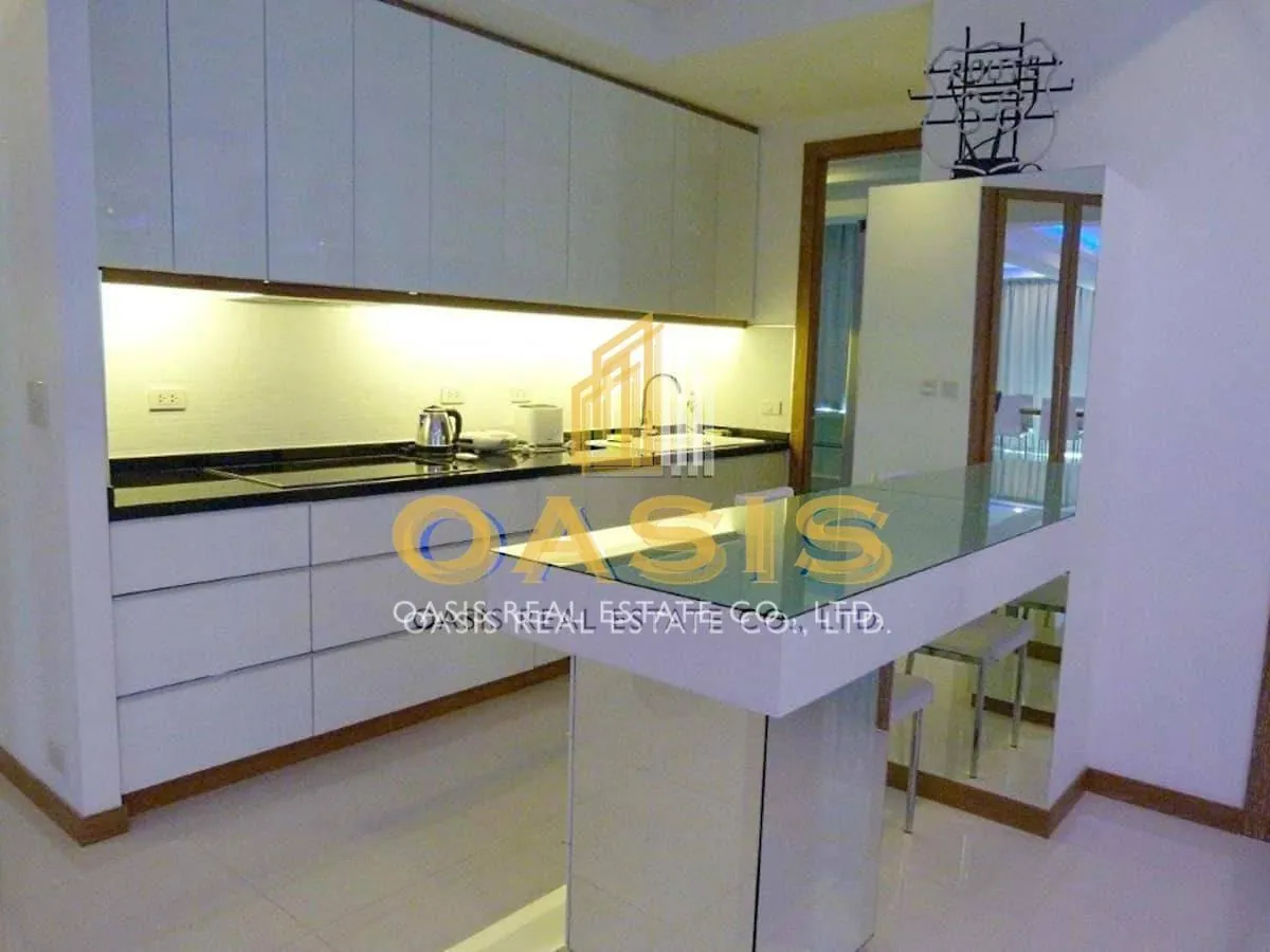 Luxury 300 sqm penthouse with beautiful sea views on Pratumnak Hill