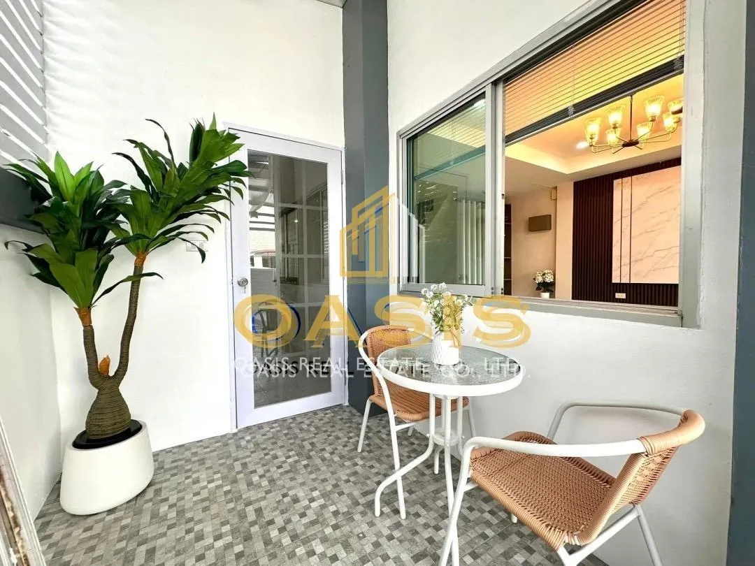 Corner Unit Townhome in Pronthep 7 – Move-In Ready!