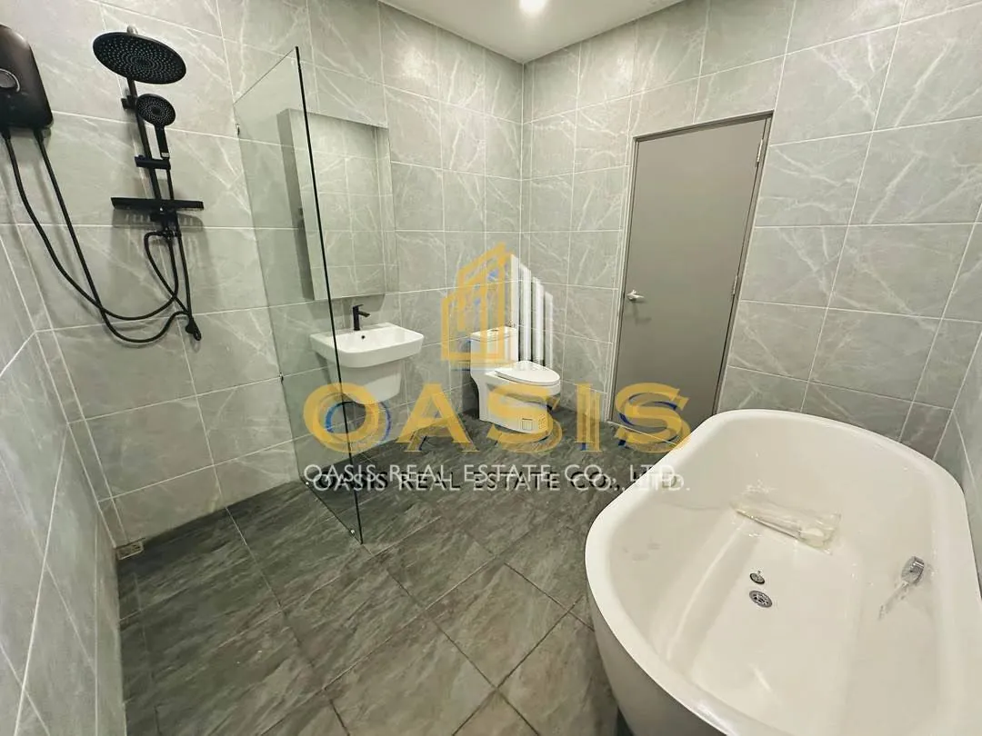 Luxury Pool Villa at Mabprachan Lake – Prime Location