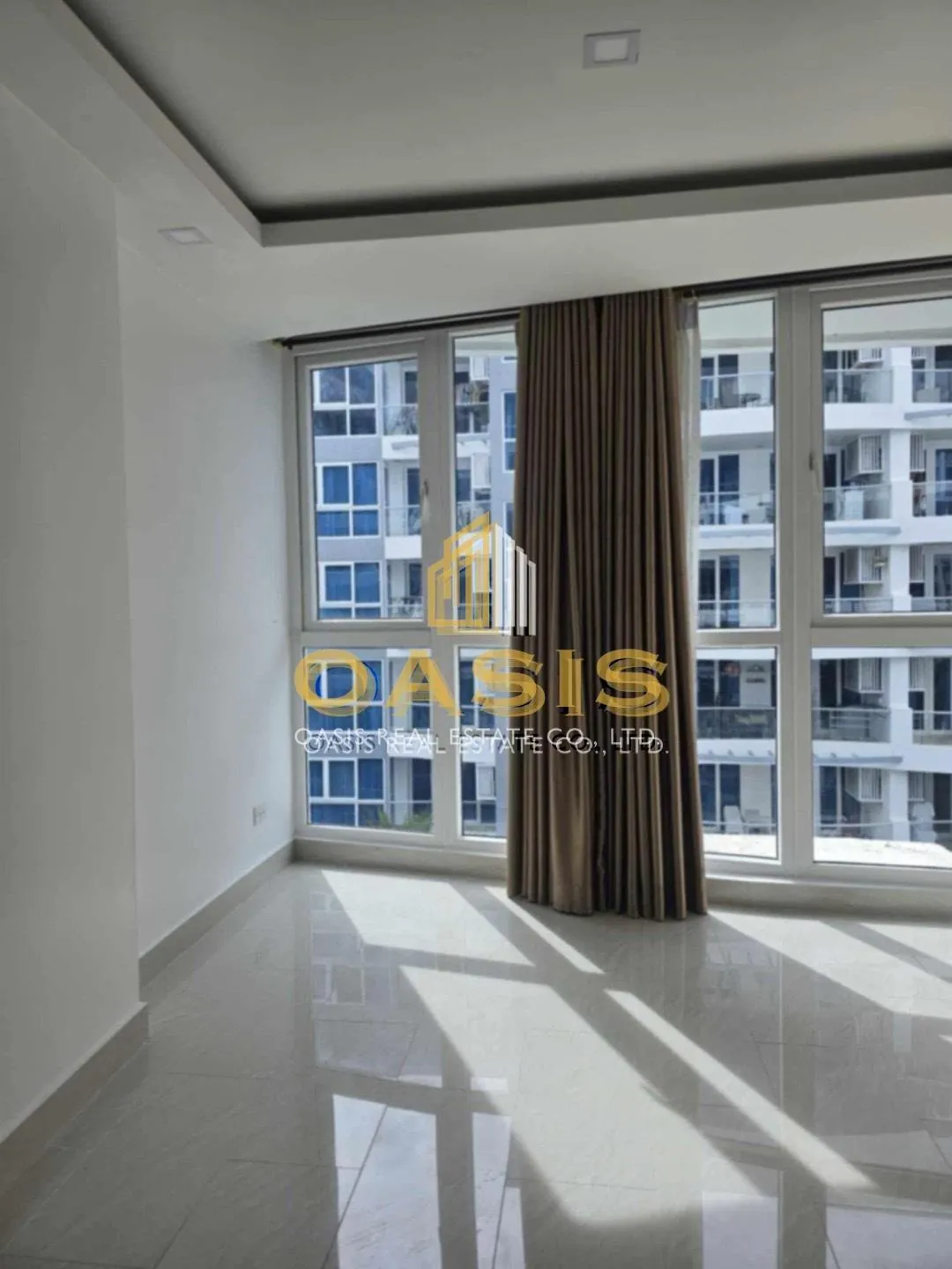 Grand Avenue Residence - Modern 1 Bedroom Condo with Pool View