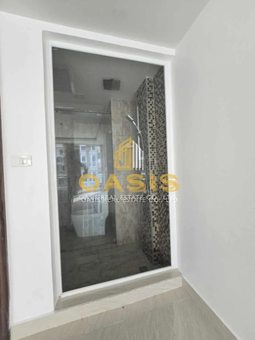 Grand Avenue Residence - Modern 1 Bedroom Condo with Pool View
