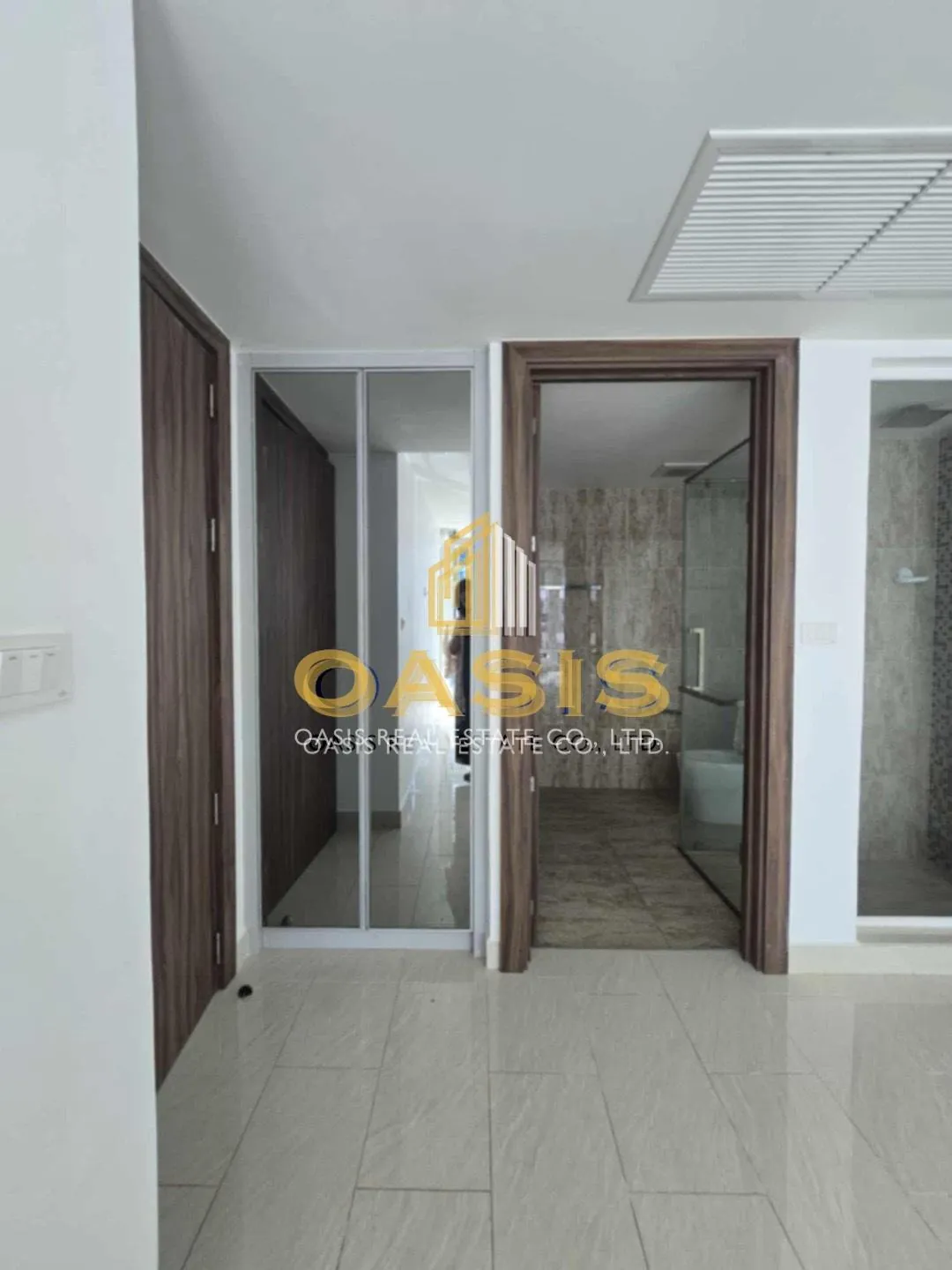 Grand Avenue Residence - Modern 1 Bedroom Condo with Pool View