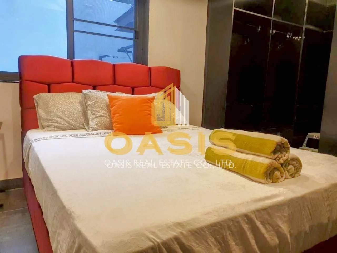 Modern 5-Bedroom Pool Villa Near Thepprasit Market