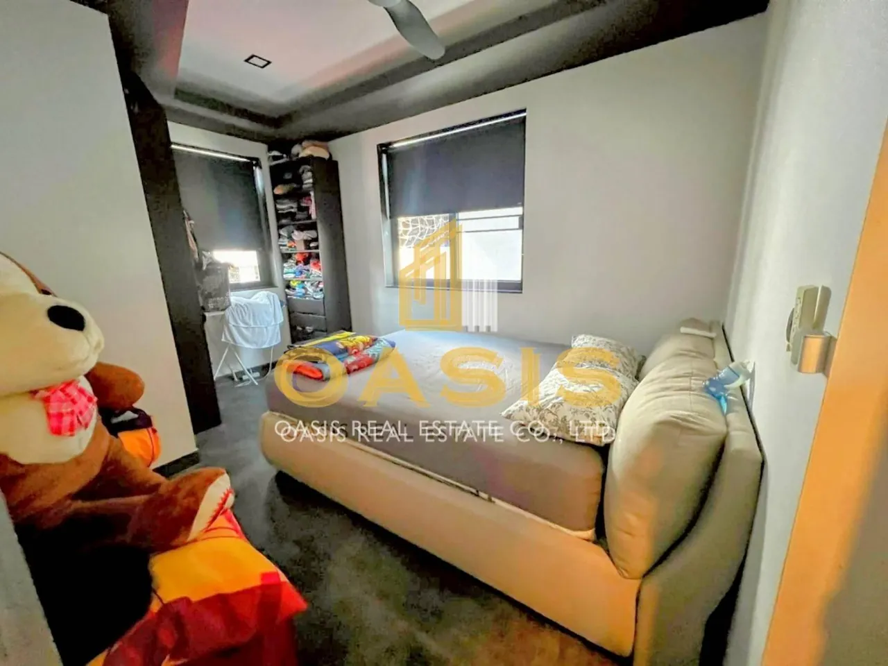 Modern 5-Bedroom Pool Villa Near Thepprasit Market