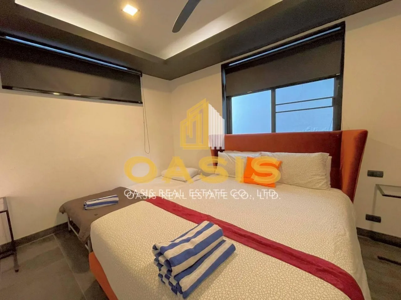 Modern 5-Bedroom Pool Villa Near Thepprasit Market