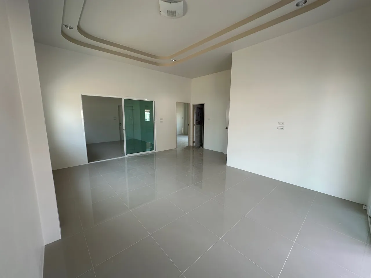 Ready-to-Move-In Single House with Complete Functions on 50 sq.wah Land