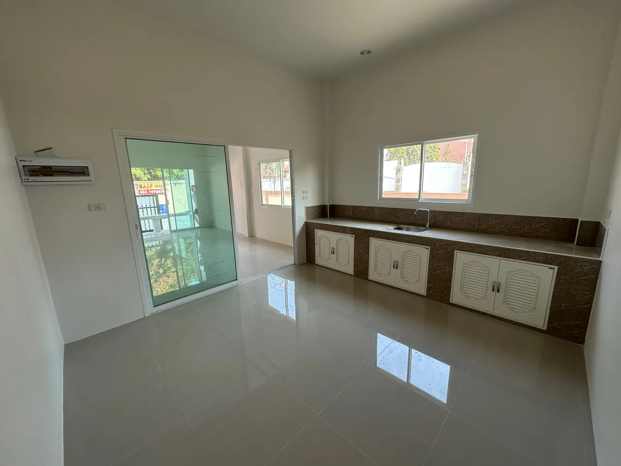 Ready-to-Move-In Single House with Complete Functions on 50 sq.wah Land