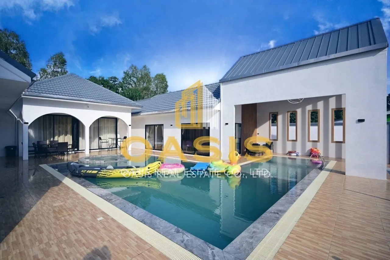 Luxury 4 Bedroom Pool villa Phonenix Golf Course for sale