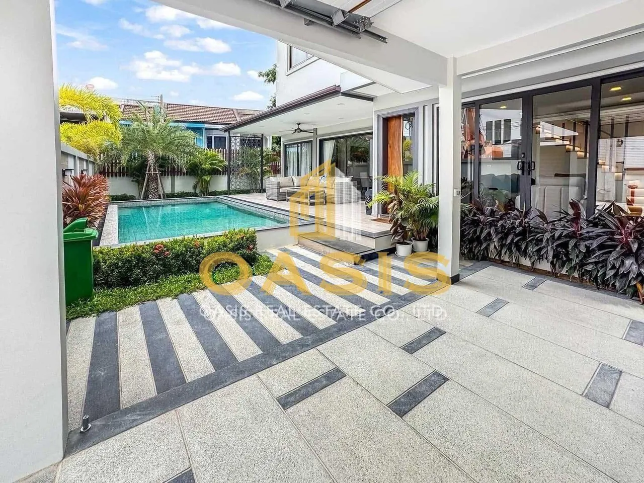 Prime Corner Pool Villa in Central Pattaya