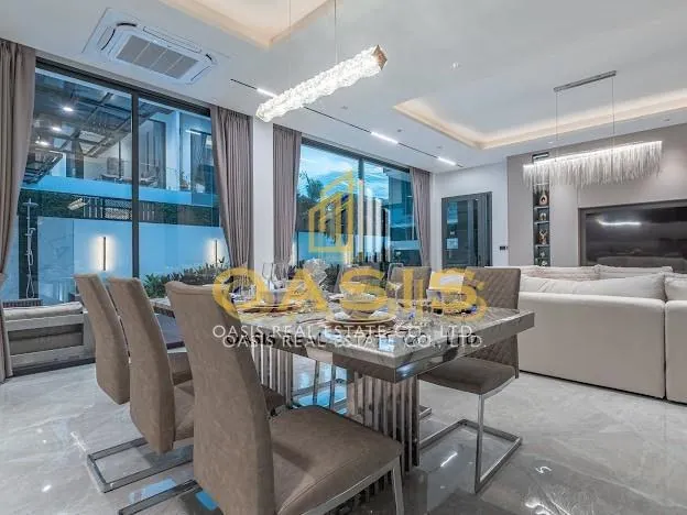 Two Luxurious Pool Villas located in the heart of Pattaya, Theprasit