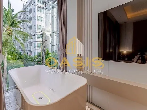 Modern Luxury Pool Villa located in a prime area of Pattaya on Thappraya Road