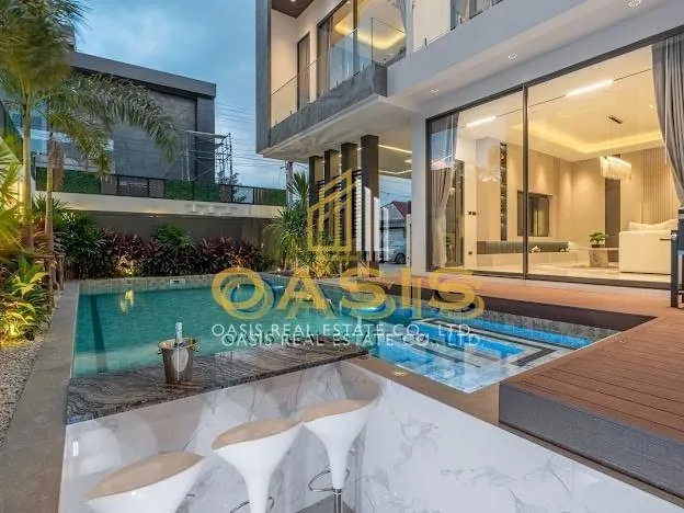 Two Luxurious Pool Villas located in the heart of Pattaya, Theprasit