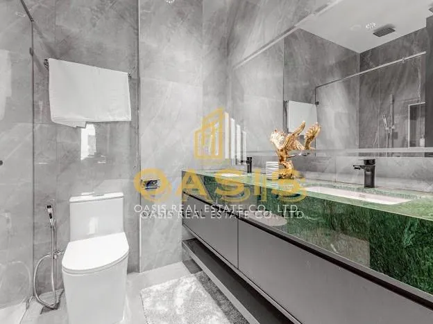 Modern Luxury Pool Villa located in a prime area of Pattaya on Thappraya Road
