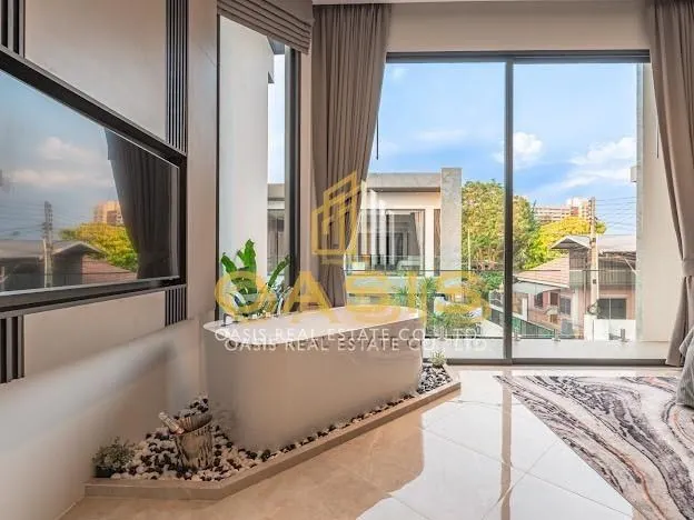Two Luxurious Pool Villas located in the heart of Pattaya, Theprasit