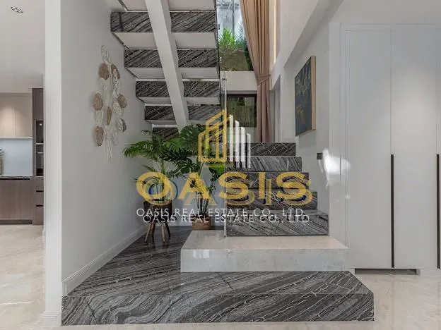 Modern Luxury Pool Villa located in a prime area of Pattaya on Thappraya Road