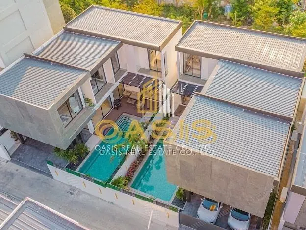 Two Luxurious Pool Villas located in the heart of Pattaya, Theprasit