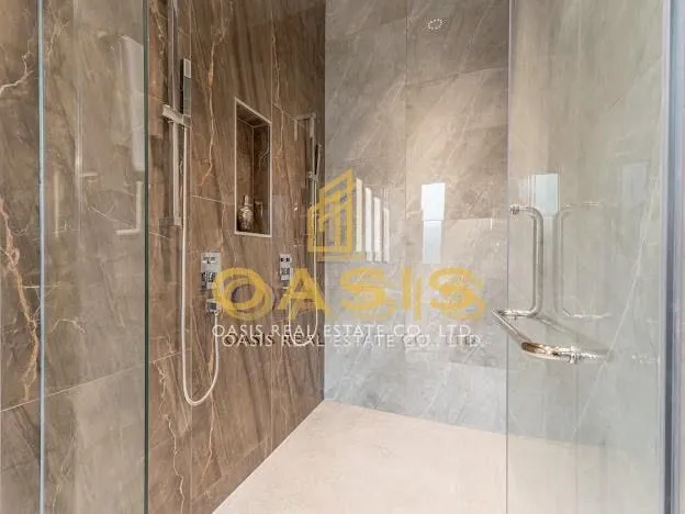 Modern Luxury Pool Villa located in a prime area of Pattaya on Thappraya Road