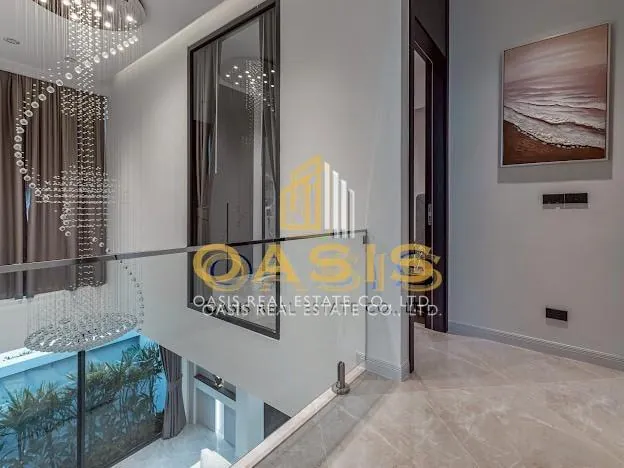 Modern Luxury Pool Villa located in a prime area of Pattaya on Thappraya Road